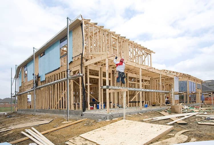 You are currently viewing Les normes de construction d’une maison à ossature en bois